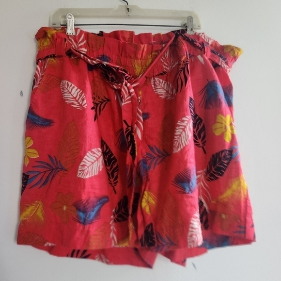 NWT Liz Banks Limited Red w/Floral Cotton 5" Inch Inseam Paperback Shorts sz 3X - Picture 2 of 11